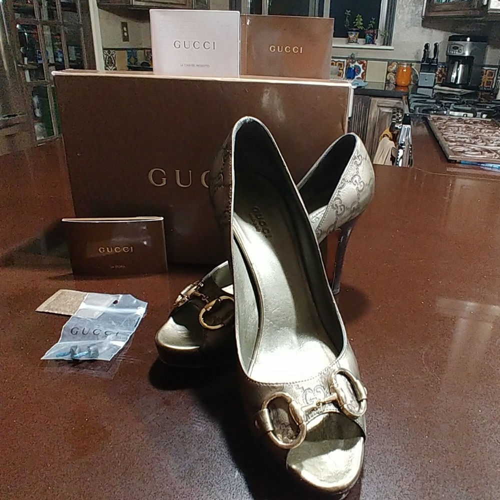 Authentic Gucci pumps